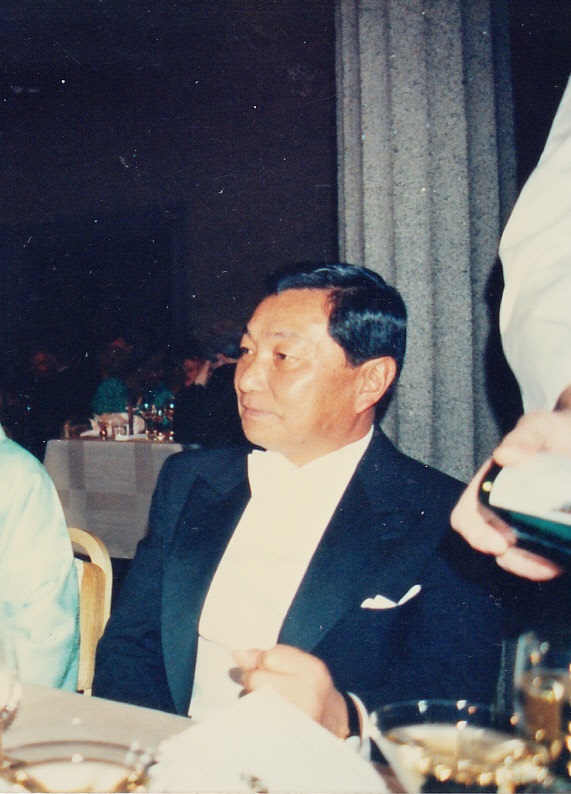 ノーベル賞との関わり | 山崎金属工業株式会社 / YAMAZAKI